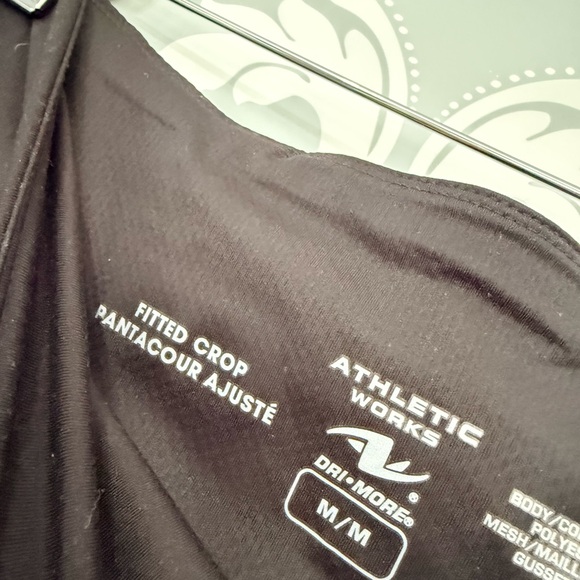 4/$25 • Athletic Works Fitted Crop Active Leggings - Picture 3 of 3